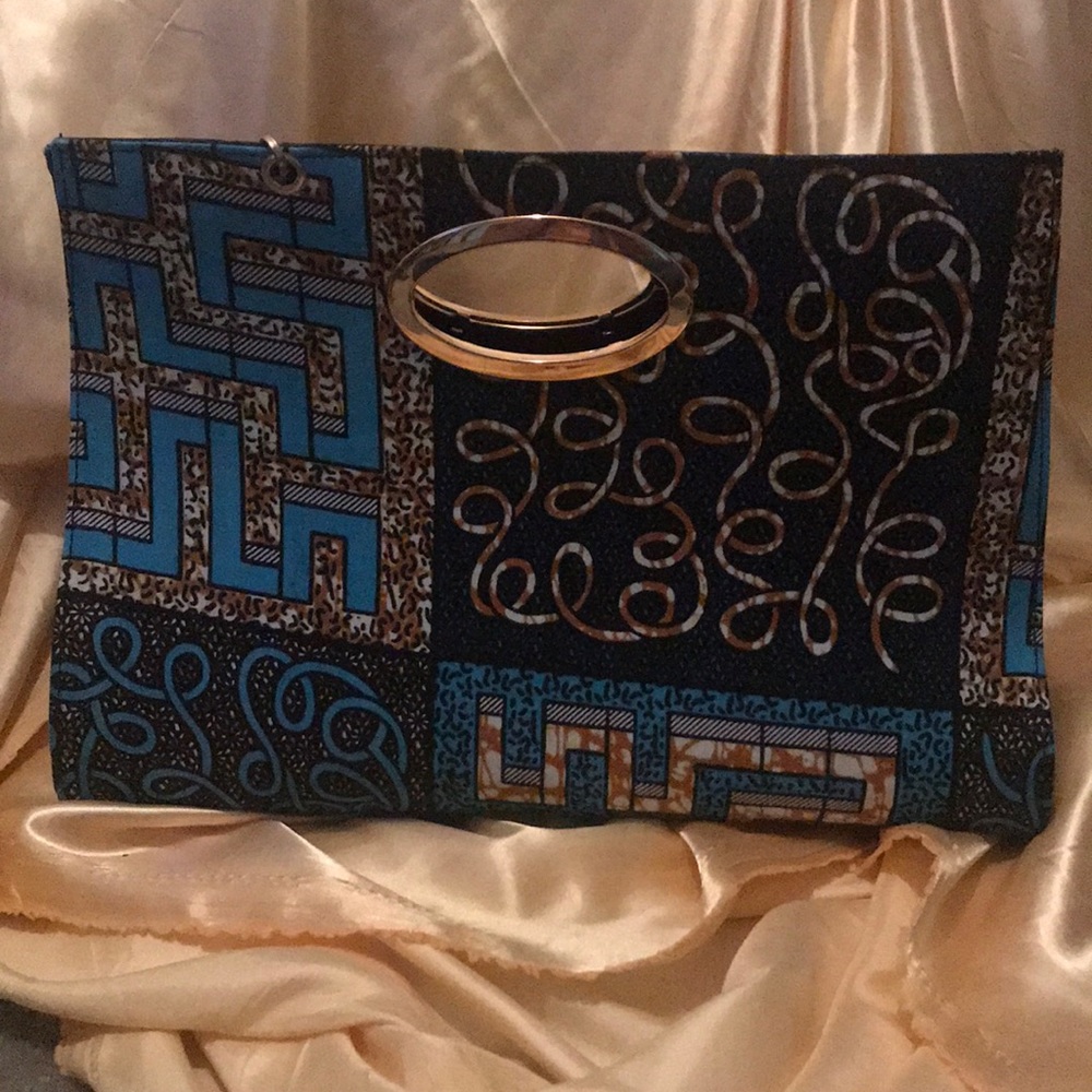 I’m selling brand new purse